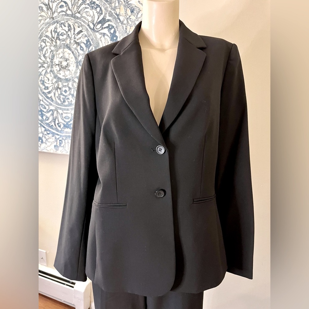 Classic Tahari Blazer - Size 10
